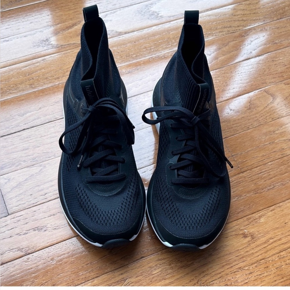 lululemon women’s  sneaker